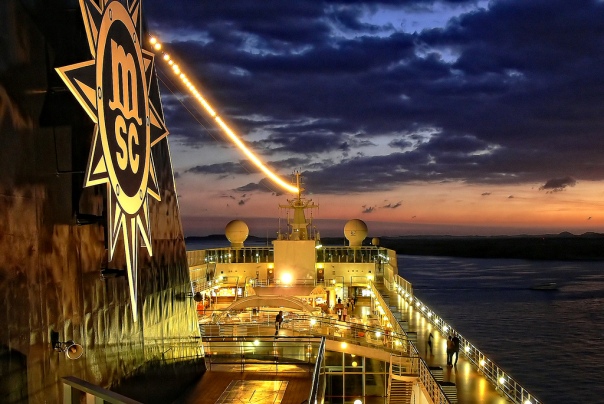 Serate a tema su MSC nave da crociera